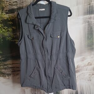 Maurices Womens 2 plus size lace pocket lightweight sleeveless Gray vest